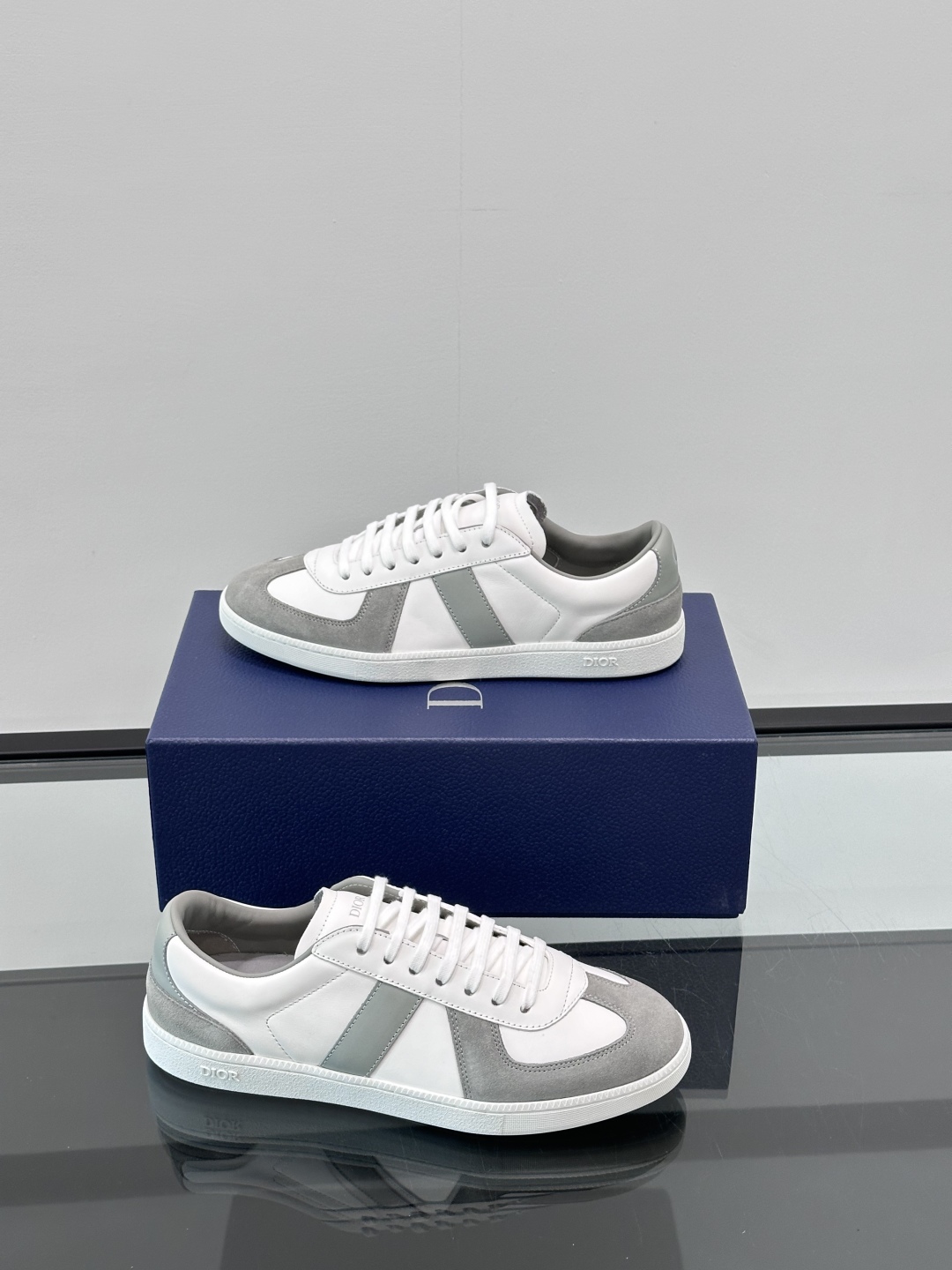 Dior B22 Men's Sneakers in White Leather with Embossed Logo 5 cmp i1750066573380 7730 0 3
