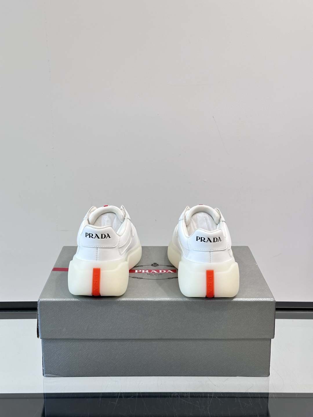 Prada/普拉达 夏季新款Bike织物运动鞋👟！运动鞋低帮系带款 款式时尚大方 头层牛皮拼接透气网面打