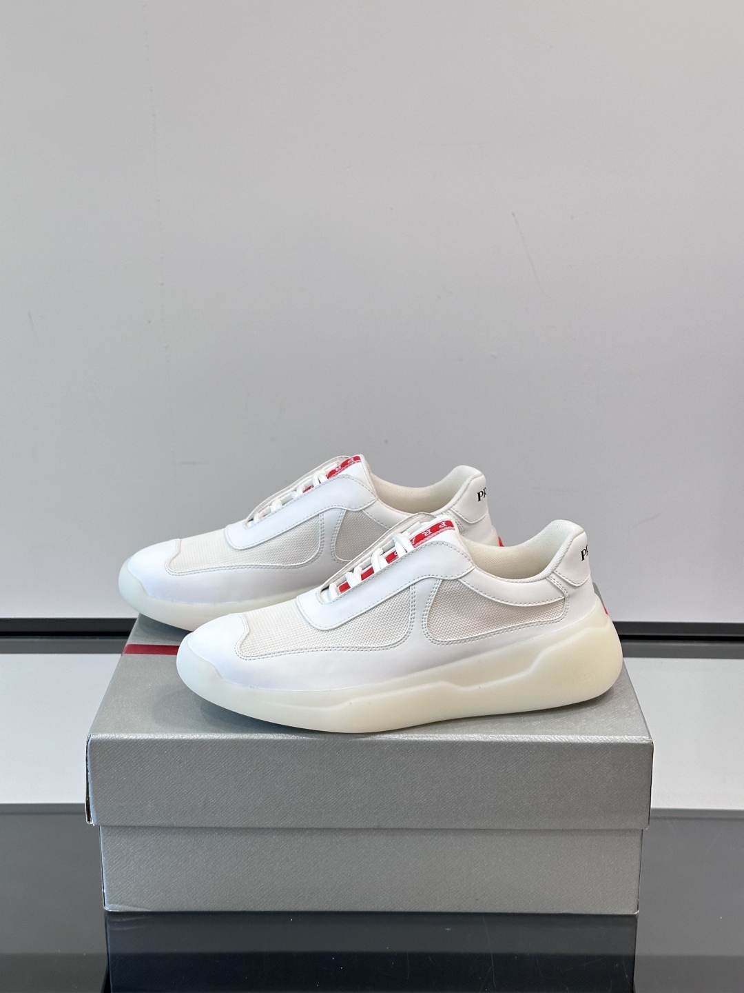 Prada/普拉达 夏季新款Bike织物运动鞋👟！运动鞋低帮系带款 款式时尚大方 头层牛皮拼接透气网面打