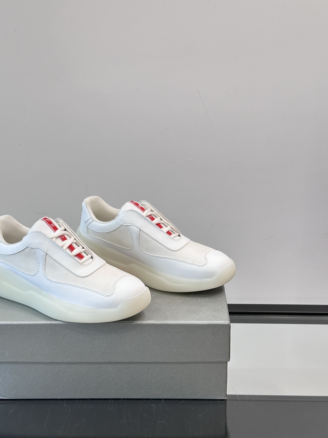 Prada/普拉达 夏季新款Bike织物运动鞋👟！运动鞋低帮系带款 款式时尚大方 头层牛皮拼接透气网面打