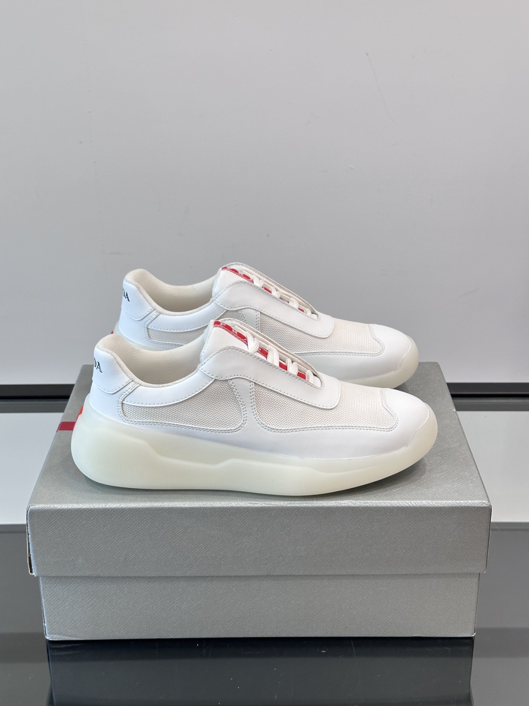 Prada/普拉达 夏季新款Bike织物运动鞋👟！运动鞋低帮系带款 款式时尚大方 头层牛皮拼接透气网面打