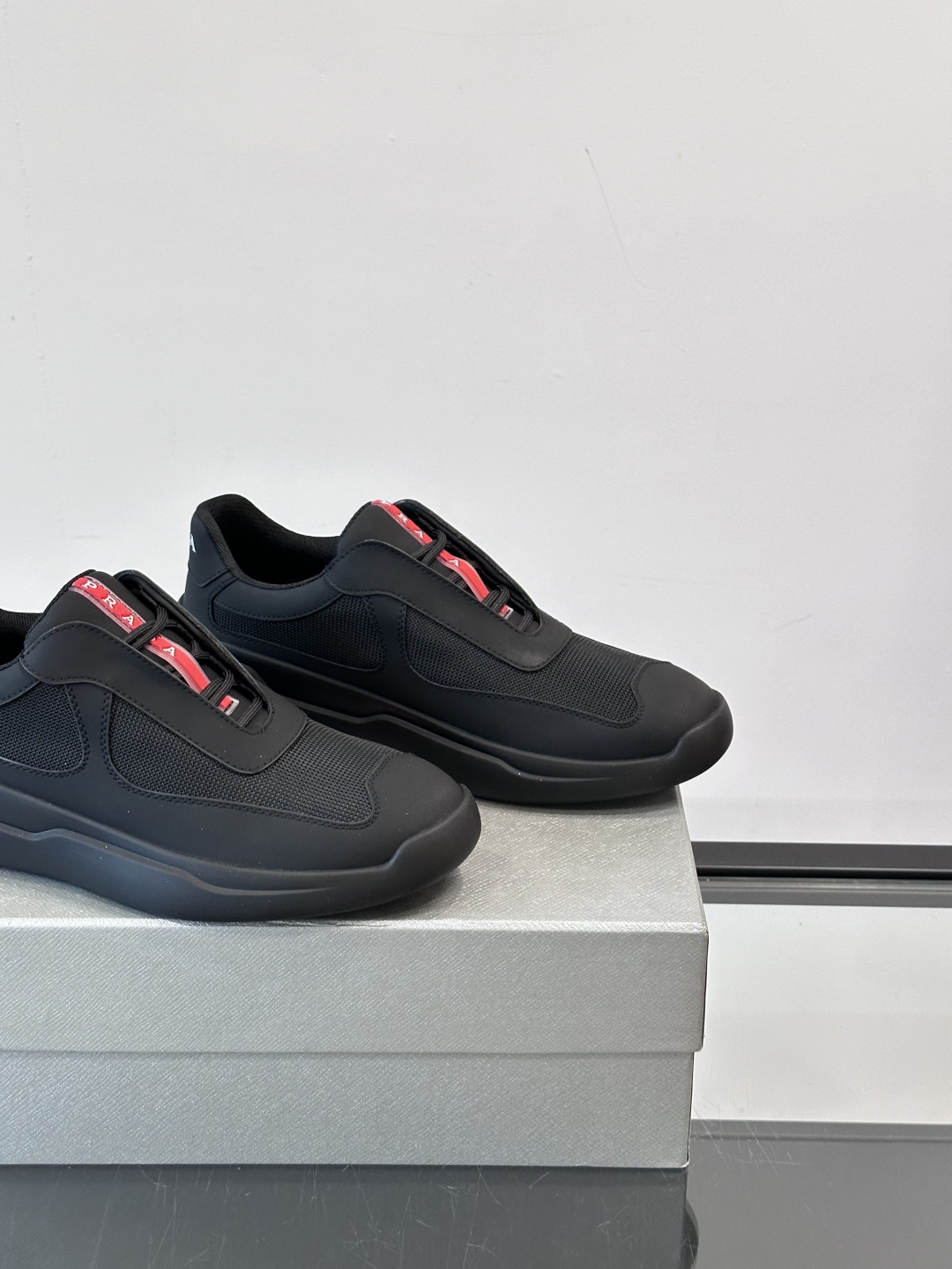 Prada/普拉达 夏季新款Bike织物运动鞋👟！运动鞋低帮系带款 款式时尚大方 头层牛皮拼接透气网面打