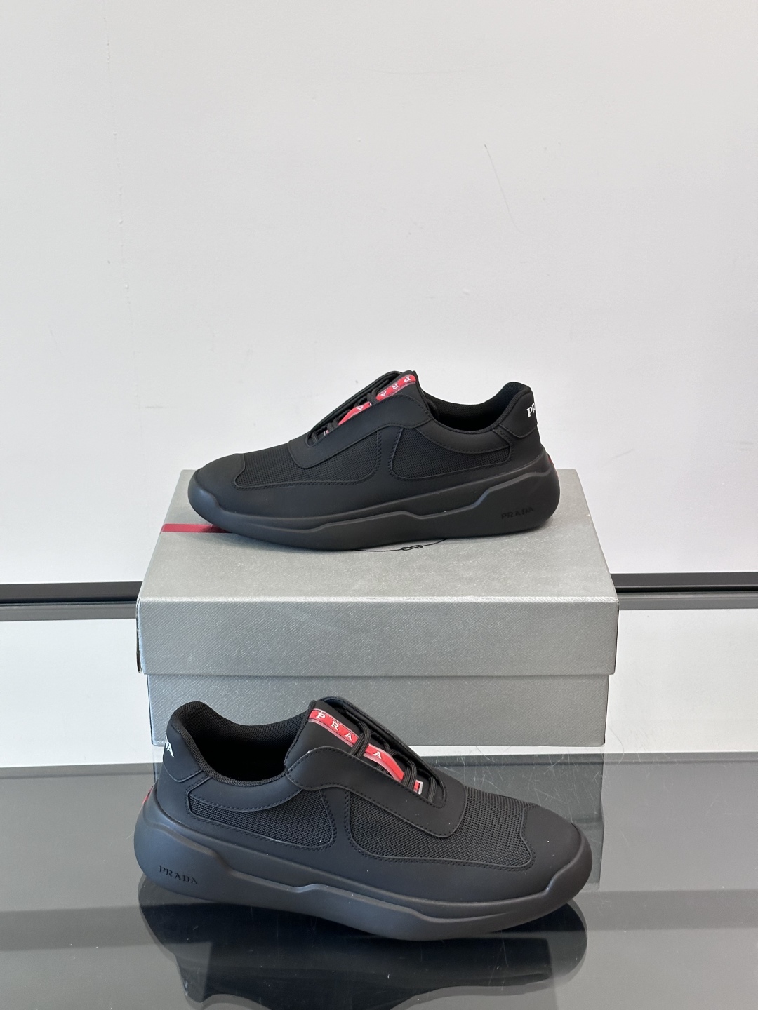 Prada/普拉达 夏季新款Bike织物运动鞋👟！运动鞋低帮系带款 款式时尚大方 头层牛皮拼接透气网面打