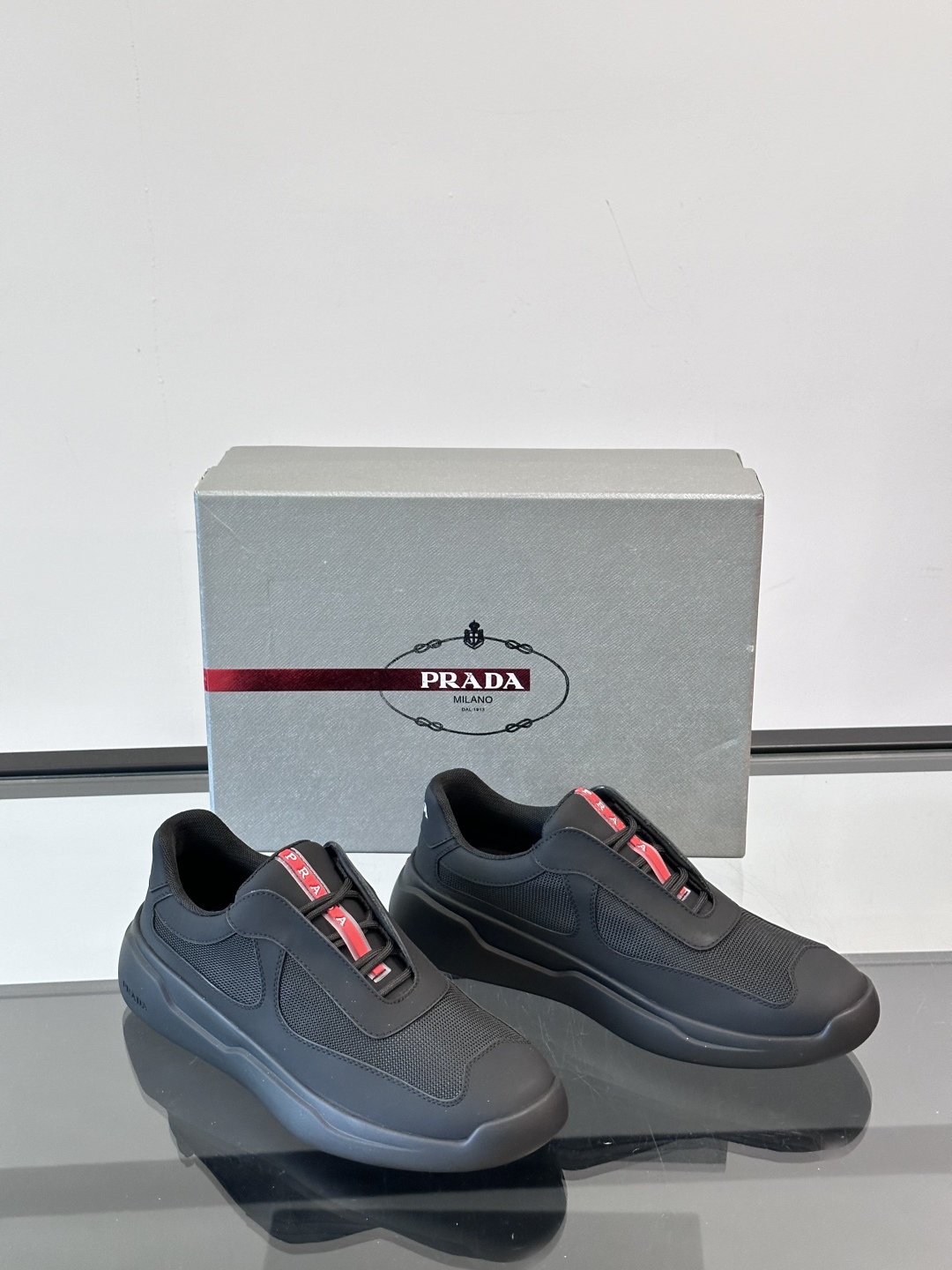 Prada/普拉达 夏季新款Bike织物运动鞋👟！运动鞋低帮系带款 款式时尚大方 头层牛皮拼接透气网面打