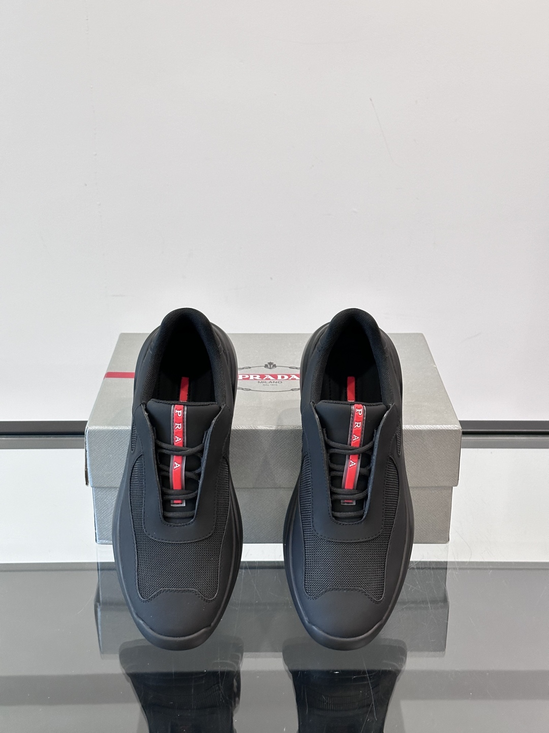 Prada/普拉达 夏季新款Bike织物运动鞋👟！运动鞋低帮系带款 款式时尚大方 头层牛皮拼接透气网面打