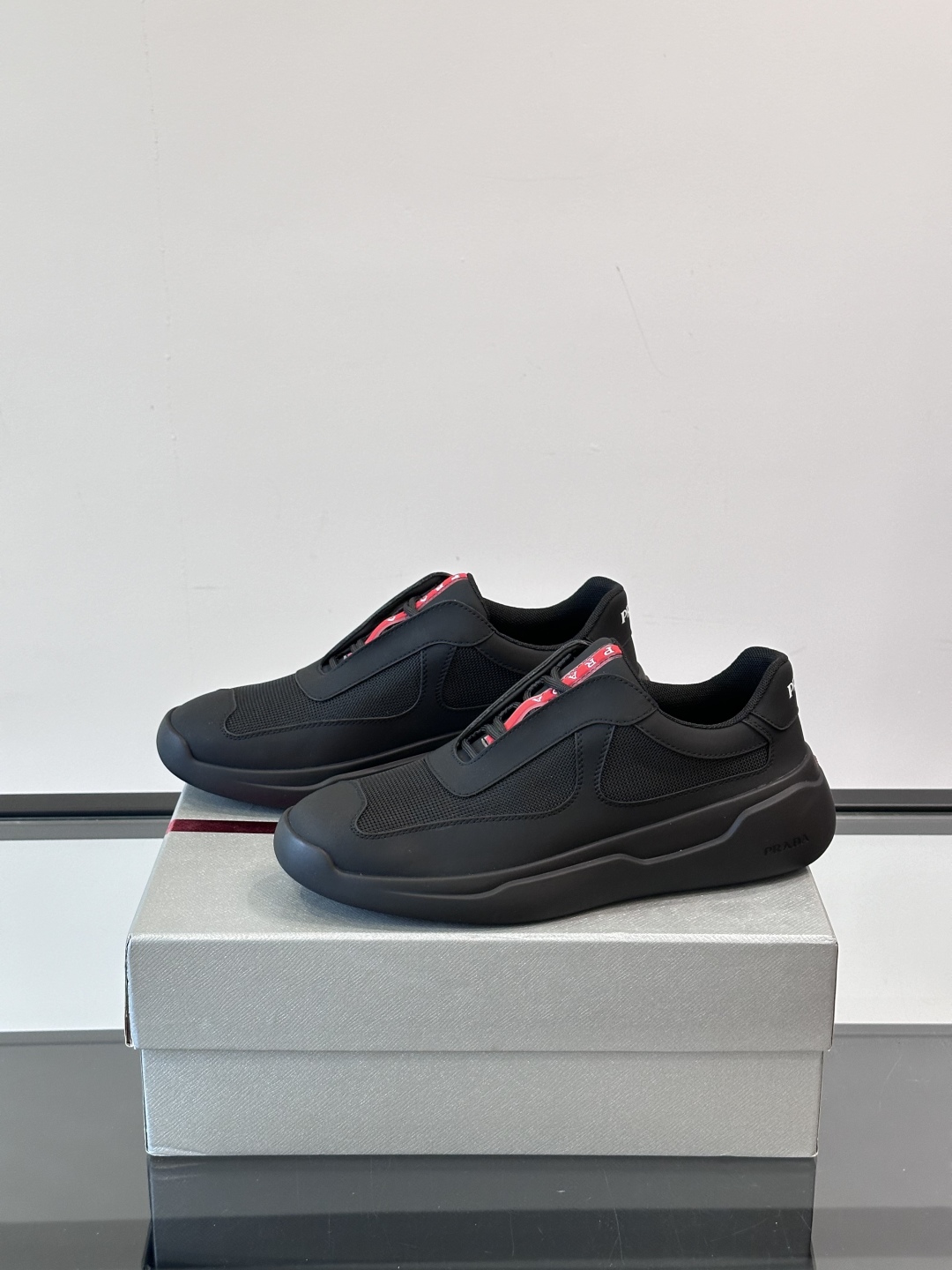 Prada/普拉达 夏季新款Bike织物运动鞋👟！运动鞋低帮系带款 款式时尚大方 头层牛皮拼接透气网面打