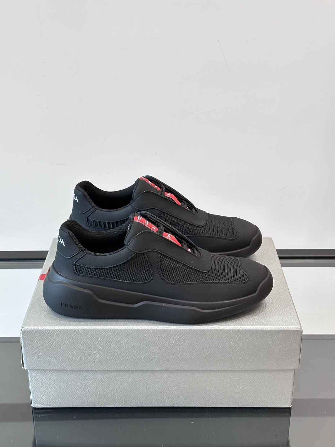 Prada/普拉达 夏季新款Bike织物运动鞋👟！运动鞋低帮系带款 款式时尚大方 头层牛皮拼接透气网面打