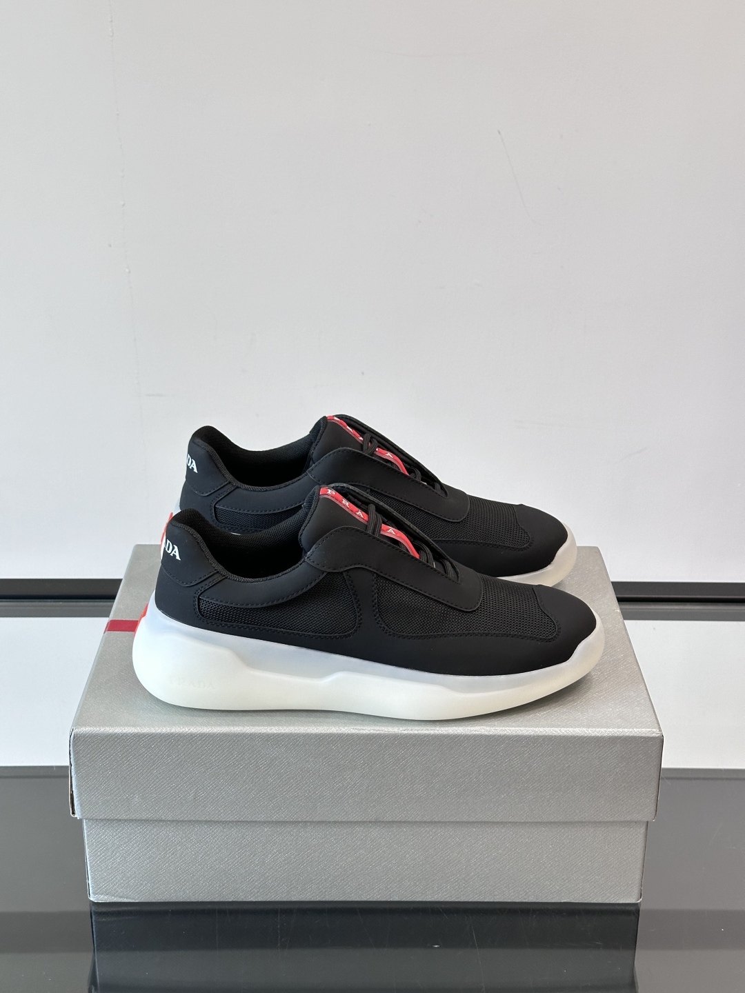 Prada/普拉达 夏季新款Bike织物运动鞋👟！运动鞋低帮系带款 款式时尚大方 头层牛皮拼接透气网面打
