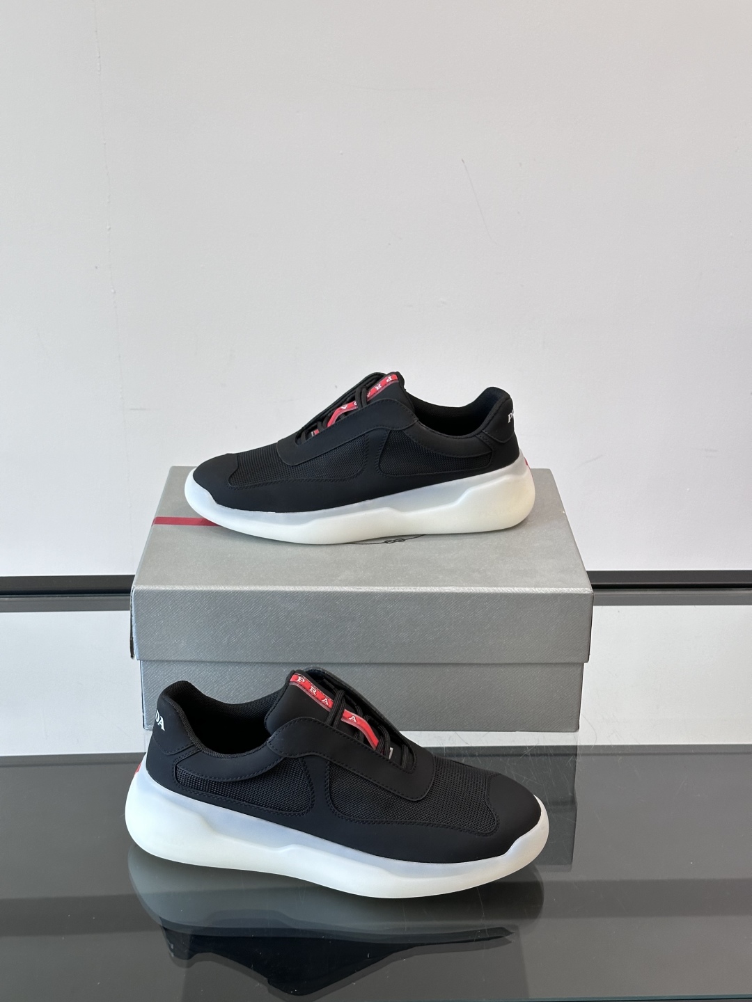 Prada/普拉达 夏季新款Bike织物运动鞋👟！运动鞋低帮系带款 款式时尚大方 头层牛皮拼接透气网面打