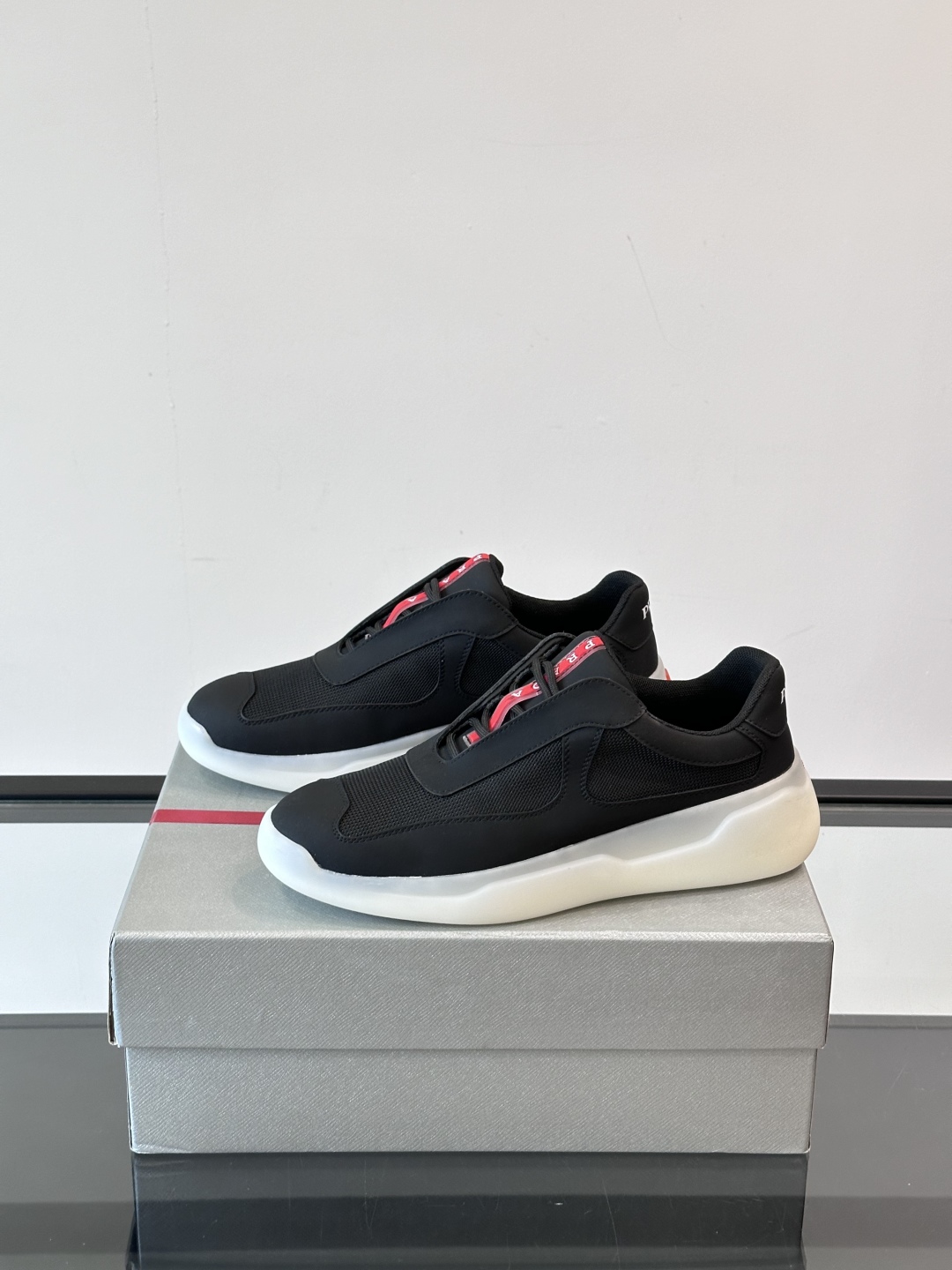 Prada/普拉达 夏季新款Bike织物运动鞋👟！运动鞋低帮系带款 款式时尚大方 头层牛皮拼接透气网面打