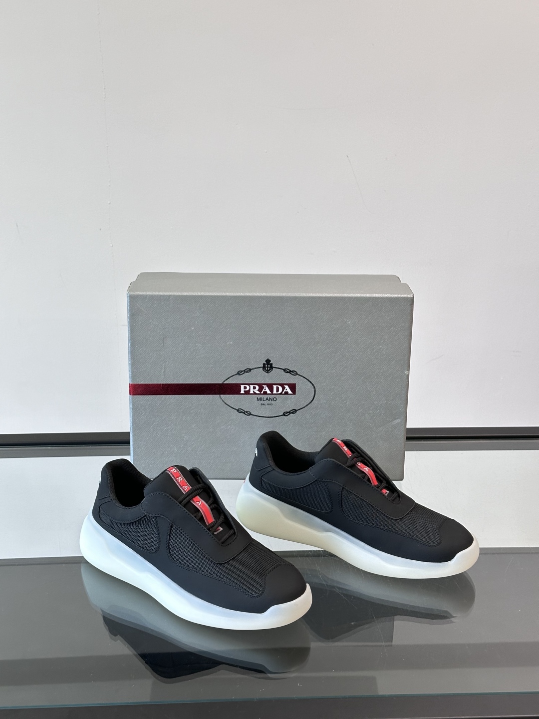 Prada/普拉达 夏季新款Bike织物运动鞋👟！运动鞋低帮系带款 款式时尚大方 头层牛皮拼接透气网面打