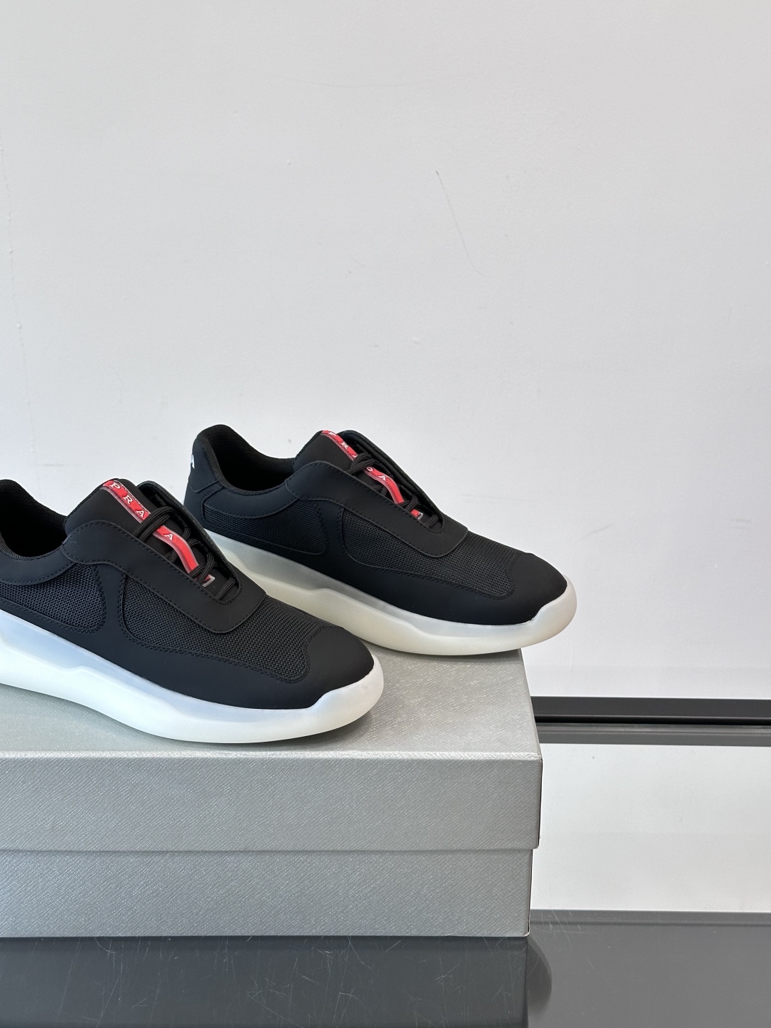 Prada/普拉达 夏季新款Bike织物运动鞋👟！运动鞋低帮系带款 款式时尚大方 头层牛皮拼接透气网面打