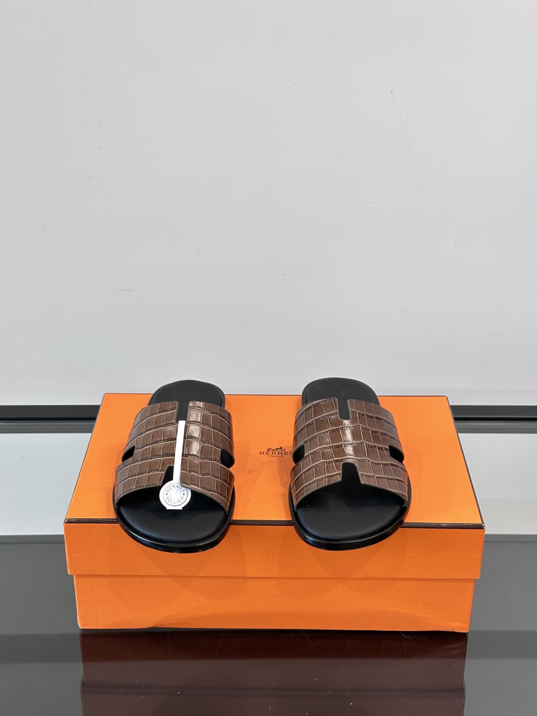 ◾️▫️Hermes 高端真皮大底男士拖鞋，高品质经典单品，用料上乘考究，版型宽松舒适，推荐入手，鞋面选