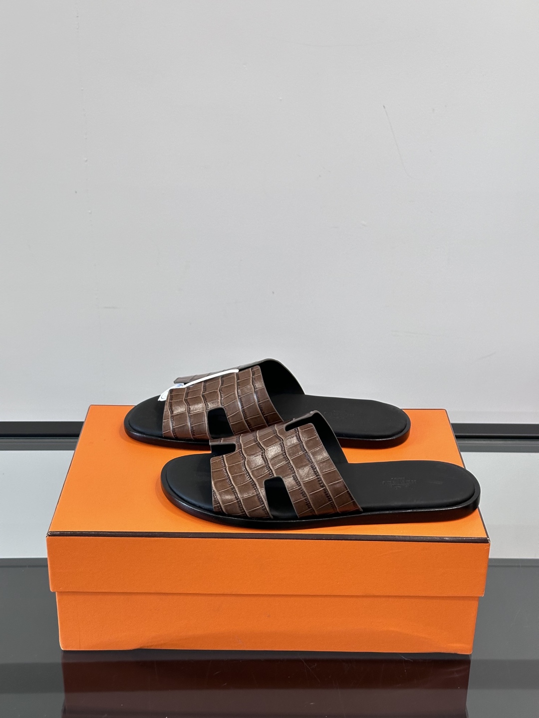 ◾️▫️Hermes 高端真皮大底男士拖鞋，高品质经典单品，用料上乘考究，版型宽松舒适，推荐入手，鞋面选