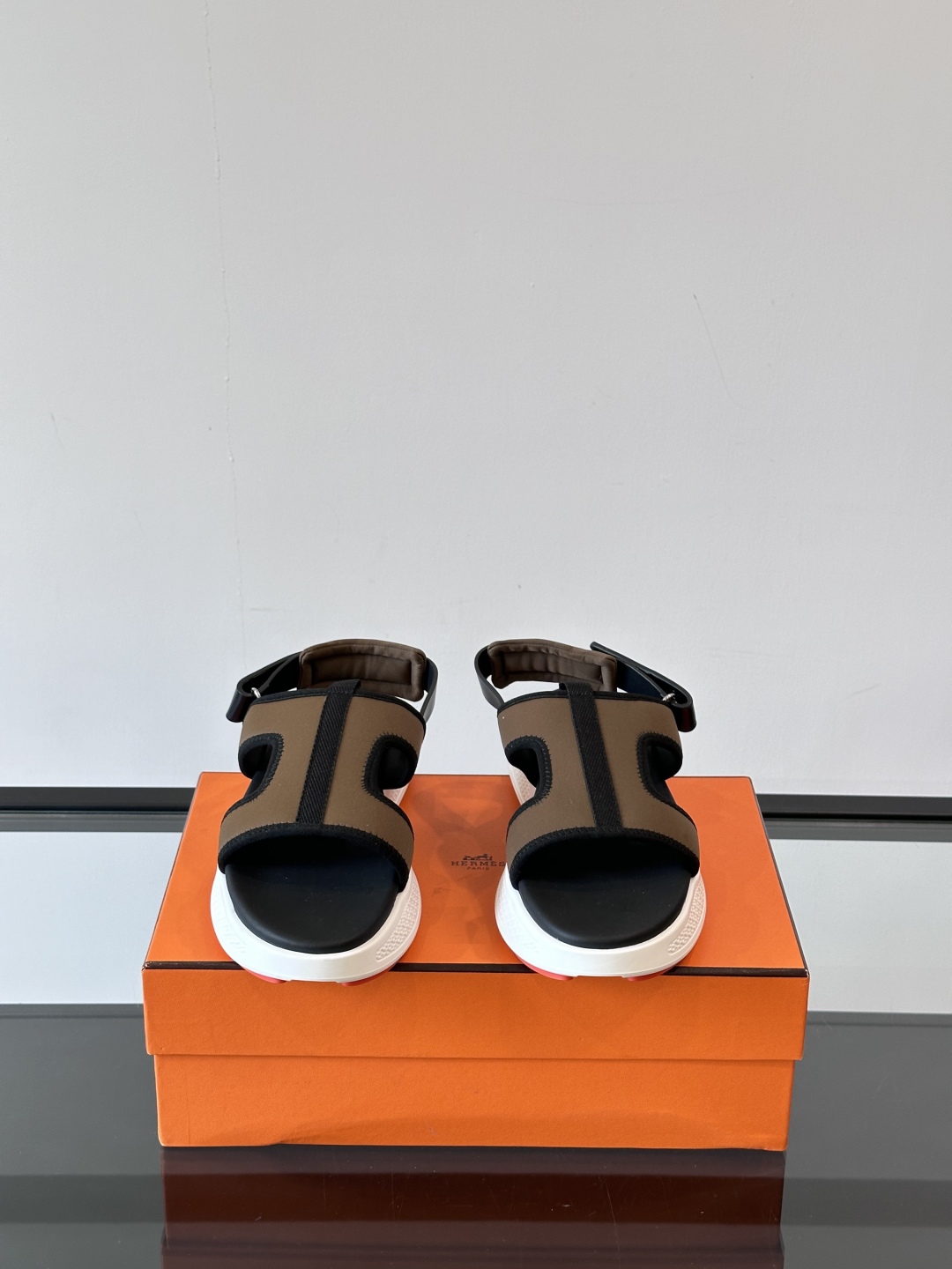 ◾️▫️Hermes 高端拖鞋凉鞋，高品质经典单品，用料上乘考究，版型宽松舒适，推荐入手，鞋面选用进口面