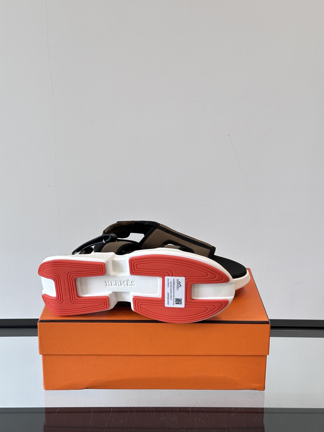◾️▫️Hermes 高端拖鞋凉鞋，高品质经典单品，用料上乘考究，版型宽松舒适，推荐入手，鞋面选用进口面