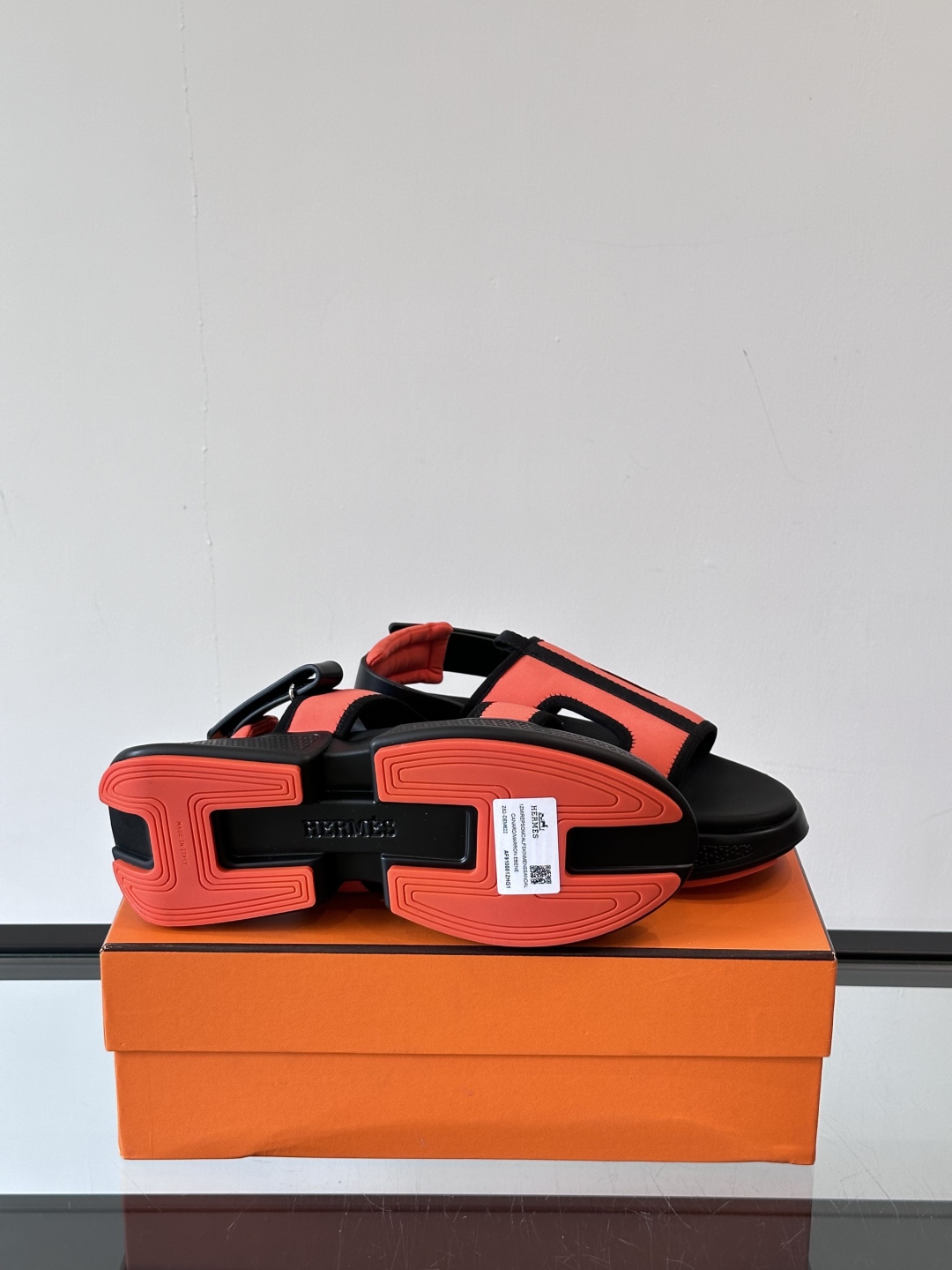◾️▫️Hermes 高端拖鞋凉鞋，高品质经典单品，用料上乘考究，版型宽松舒适，推荐入手，鞋面选用进口面