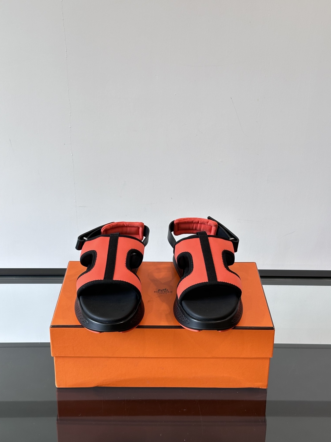 ◾️▫️Hermes 高端拖鞋凉鞋，高品质经典单品，用料上乘考究，版型宽松舒适，推荐入手，鞋面选用进口面