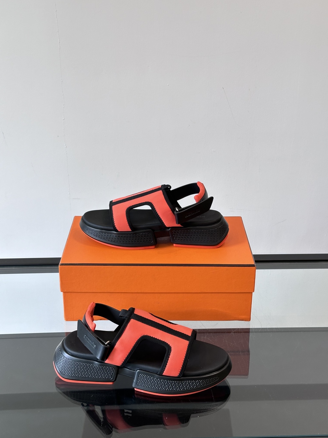 ◾️▫️Hermes 高端拖鞋凉鞋，高品质经典单品，用料上乘考究，版型宽松舒适，推荐入手，鞋面选用进口面