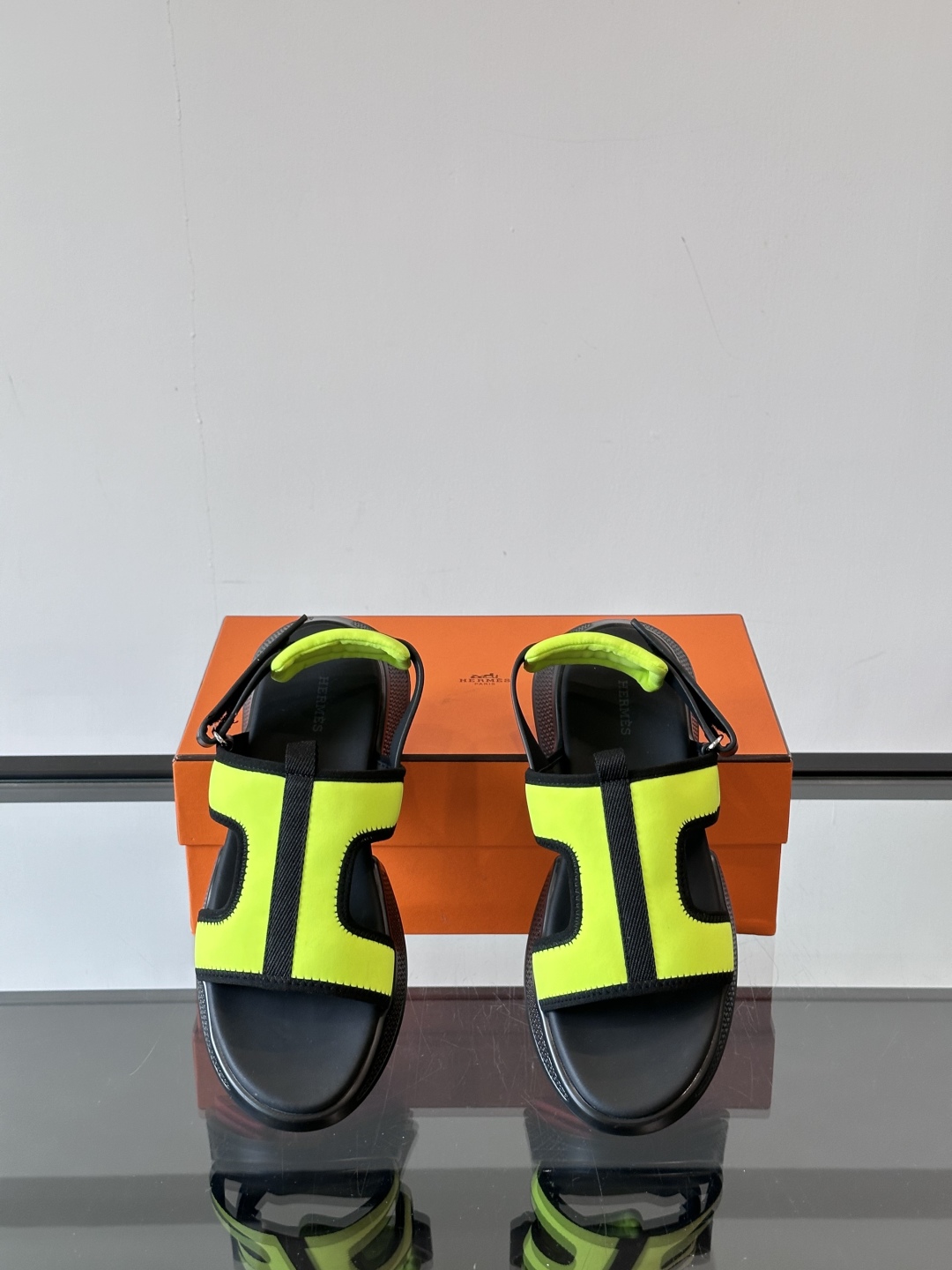 ◾️▫️Hermes 高端拖鞋凉鞋，高品质经典单品，用料上乘考究，版型宽松舒适，推荐入手，鞋面选用进口面