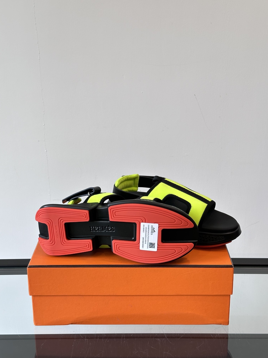 ◾️▫️Hermes 高端拖鞋凉鞋，高品质经典单品，用料上乘考究，版型宽松舒适，推荐入手，鞋面选用进口面