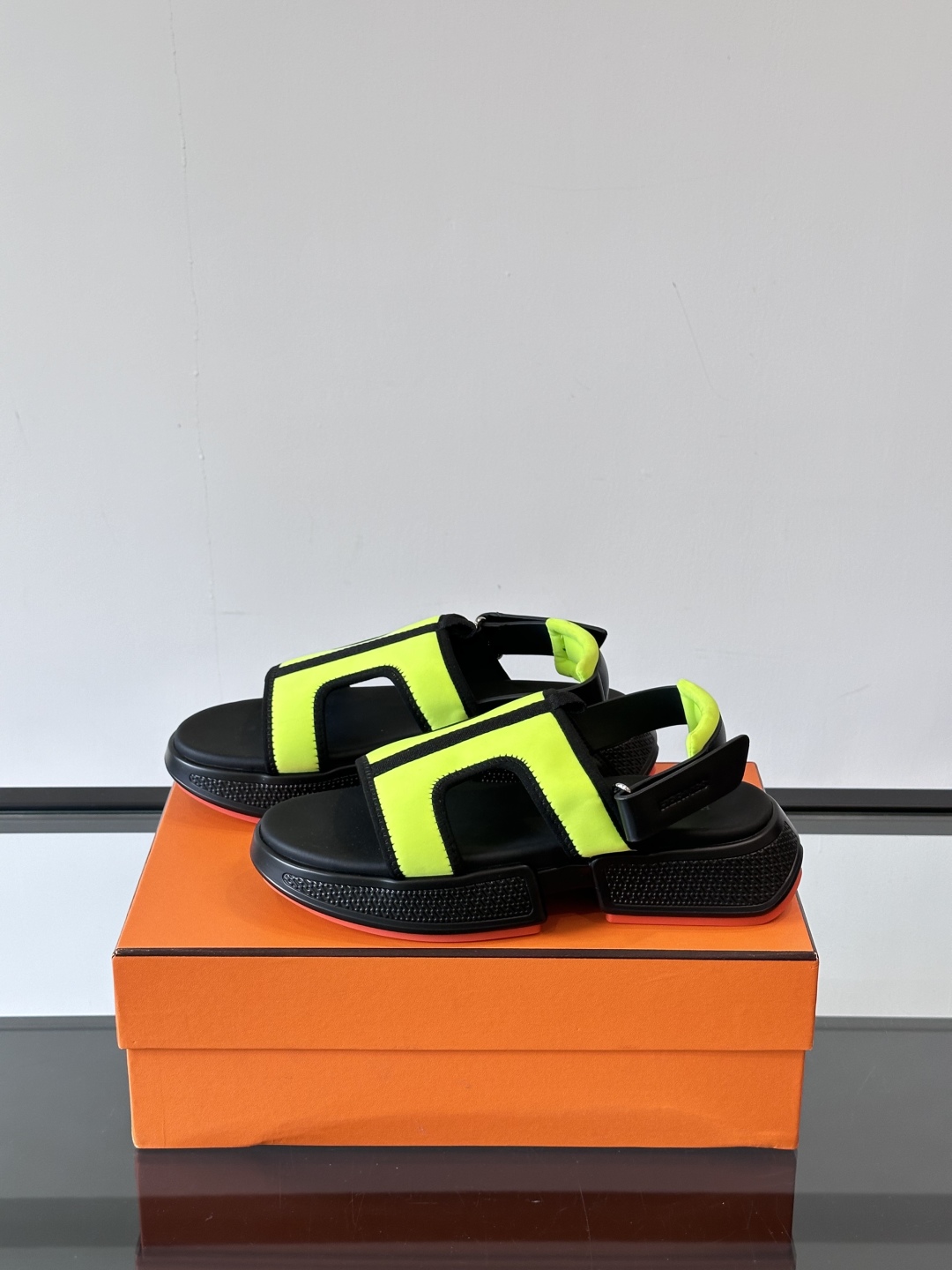◾️▫️Hermes 高端拖鞋凉鞋，高品质经典单品，用料上乘考究，版型宽松舒适，推荐入手，鞋面选用进口面