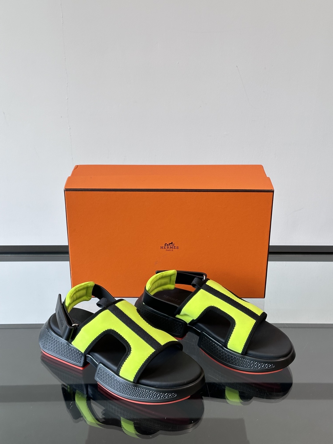 ◾️▫️Hermes 高端拖鞋凉鞋，高品质经典单品，用料上乘考究，版型宽松舒适，推荐入手，鞋面选用进口面