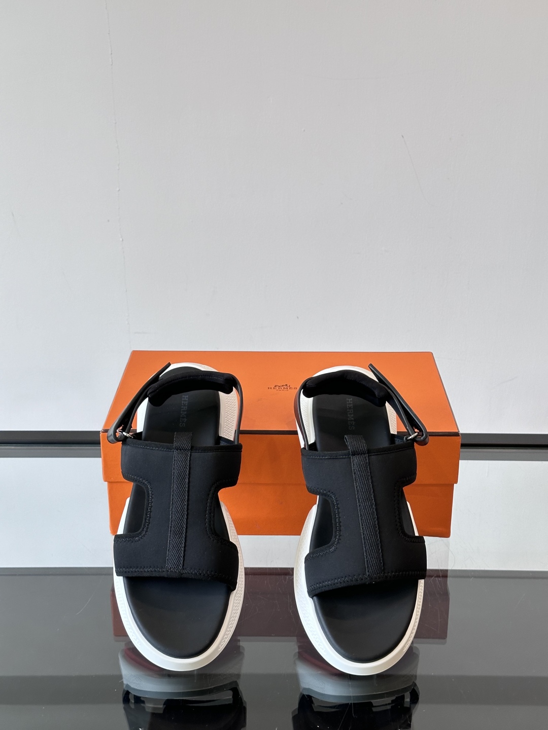 ◾️▫️Hermes 高端拖鞋凉鞋，高品质经典单品，用料上乘考究，版型宽松舒适，推荐入手，鞋面选用进口面