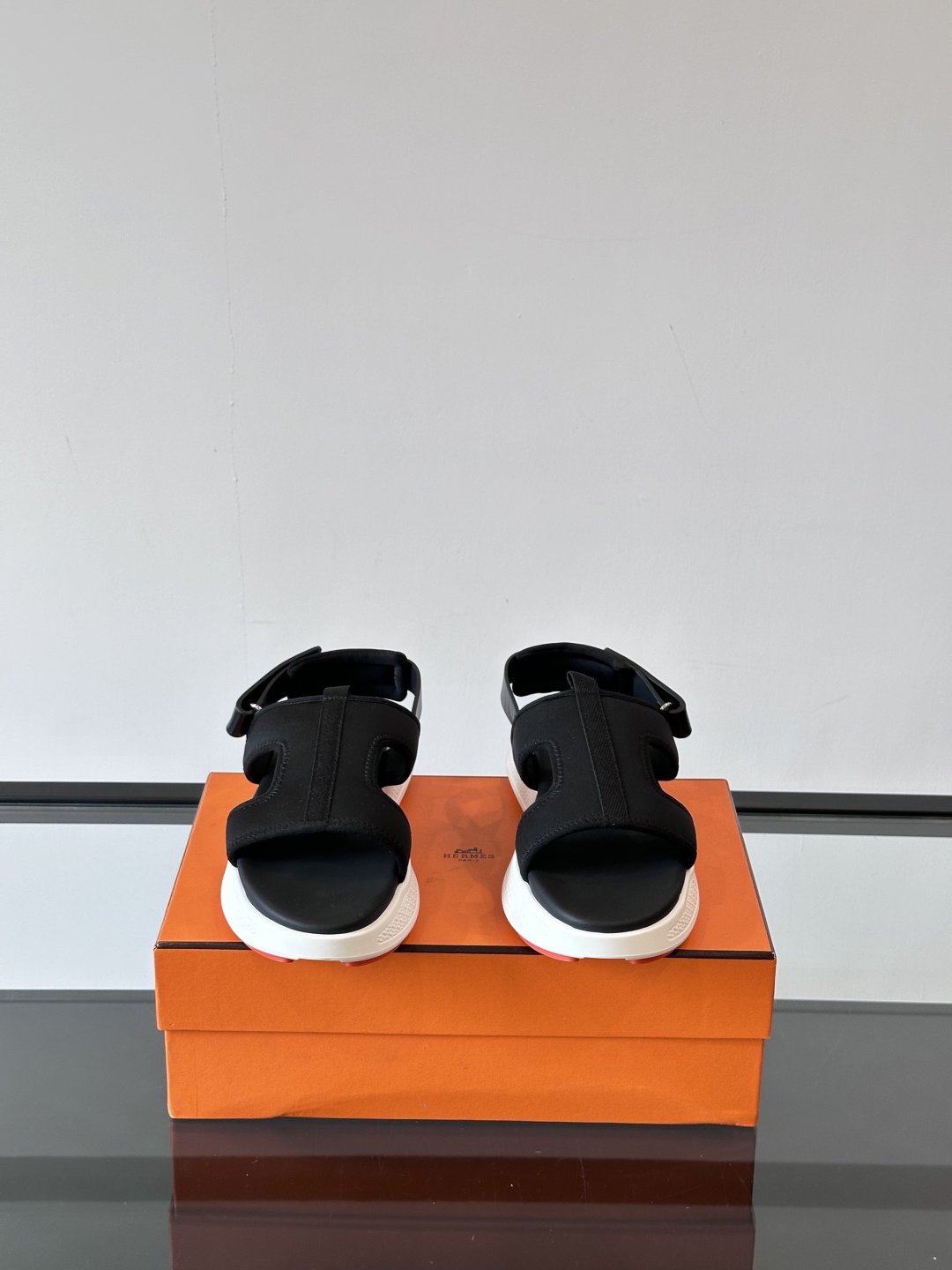 ◾️▫️Hermes 高端拖鞋凉鞋，高品质经典单品，用料上乘考究，版型宽松舒适，推荐入手，鞋面选用进口面