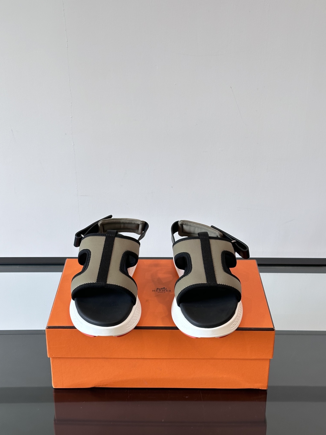 ◾️▫️Hermes 高端拖鞋凉鞋，高品质经典单品，用料上乘考究，版型宽松舒适，推荐入手，鞋面选用进口面