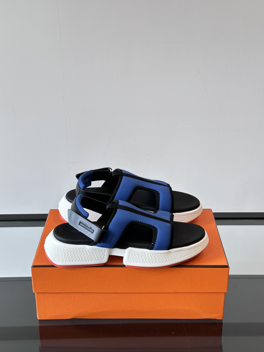 ◾️▫️Hermes 高端拖鞋凉鞋，高品质经典单品，用料上乘考究，版型宽松舒适，推荐入手，鞋面选用进口面