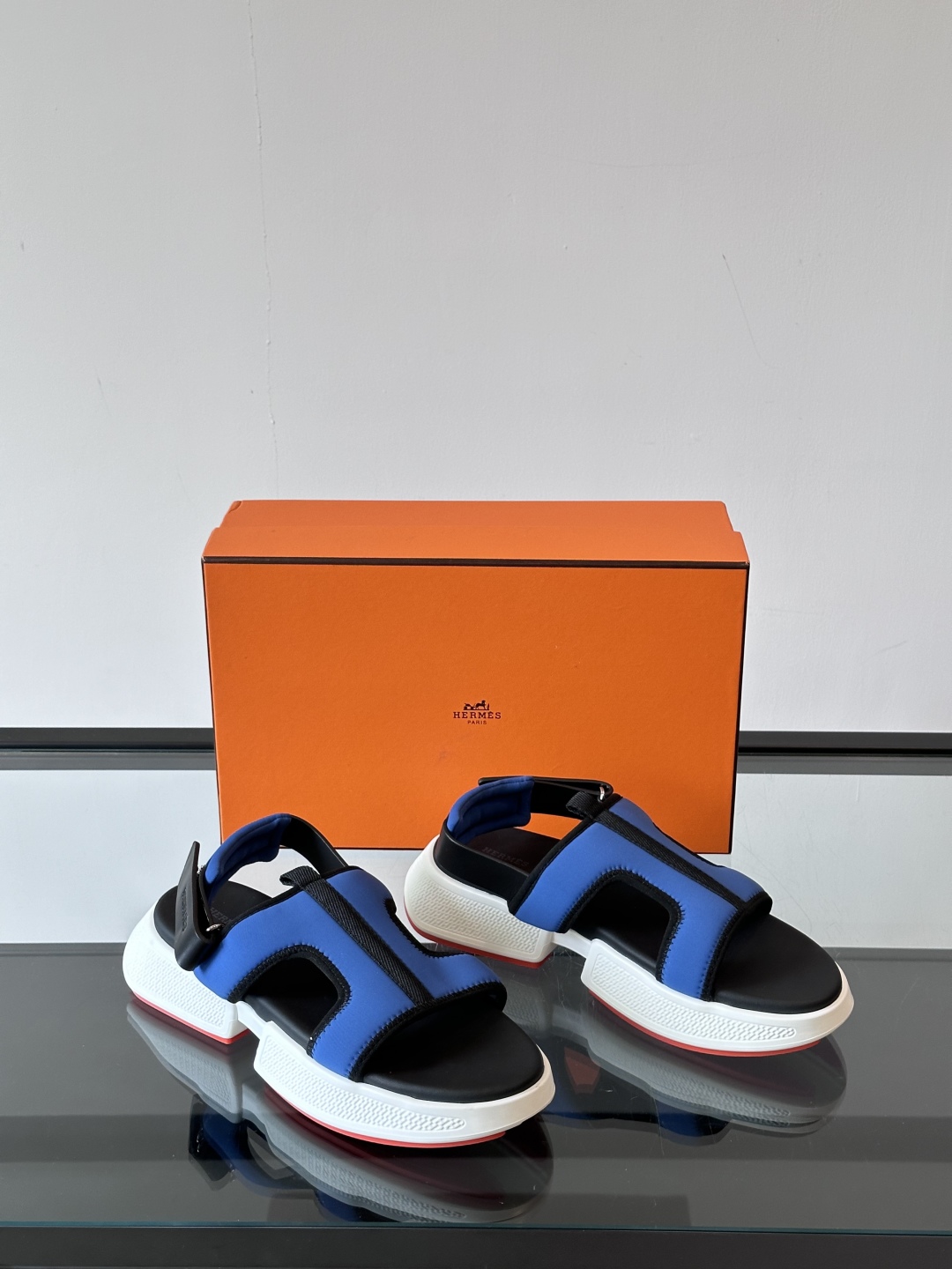 ◾️▫️Hermes 高端拖鞋凉鞋，高品质经典单品，用料上乘考究，版型宽松舒适，推荐入手，鞋面选用进口面