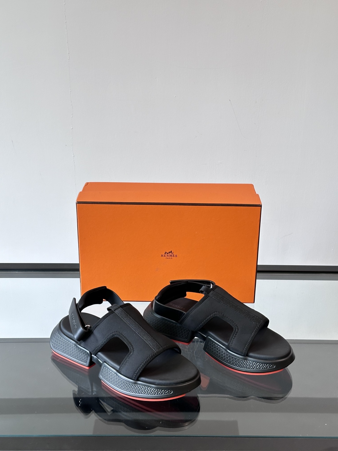 ◾️▫️Hermes 高端拖鞋凉鞋，高品质经典单品，用料上乘考究，版型宽松舒适，推荐入手，鞋面选用进口面
