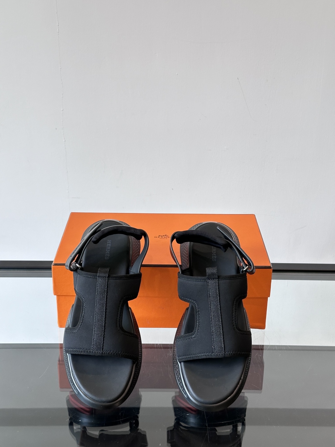 ◾️▫️Hermes 高端拖鞋凉鞋，高品质经典单品，用料上乘考究，版型宽松舒适，推荐入手，鞋面选用进口面