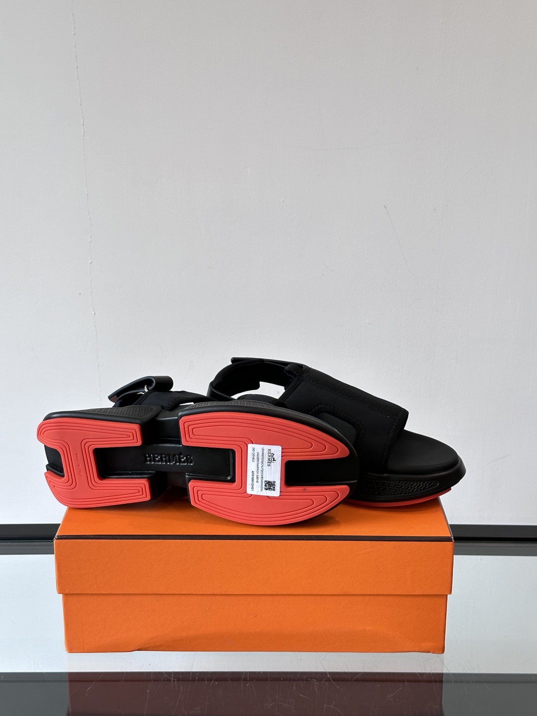 ◾️▫️Hermes 高端拖鞋凉鞋，高品质经典单品，用料上乘考究，版型宽松舒适，推荐入手，鞋面选用进口面