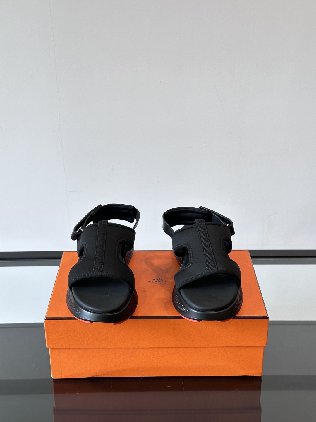 ◾️▫️Hermes 高端拖鞋凉鞋，高品质经典单品，用料上乘考究，版型宽松舒适，推荐入手，鞋面选用进口面