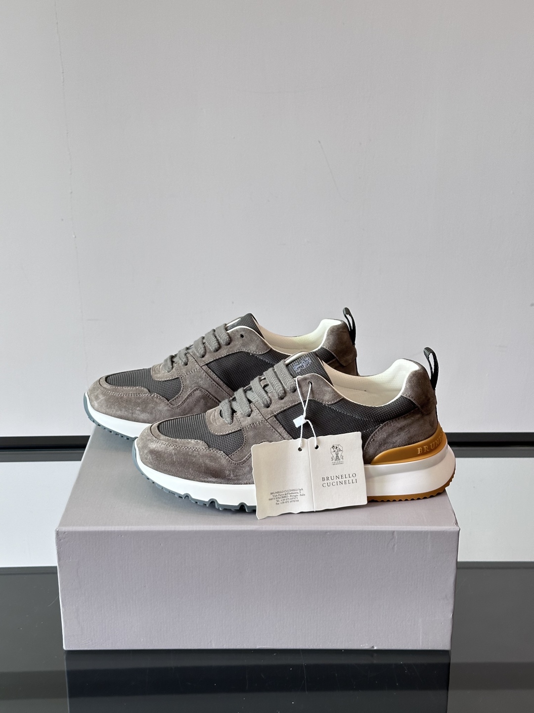 Brunello Cucinelli 新款拼色运动板男鞋 此款运动鞋面料采用意大利进口高丝光水洗翻毛皮和