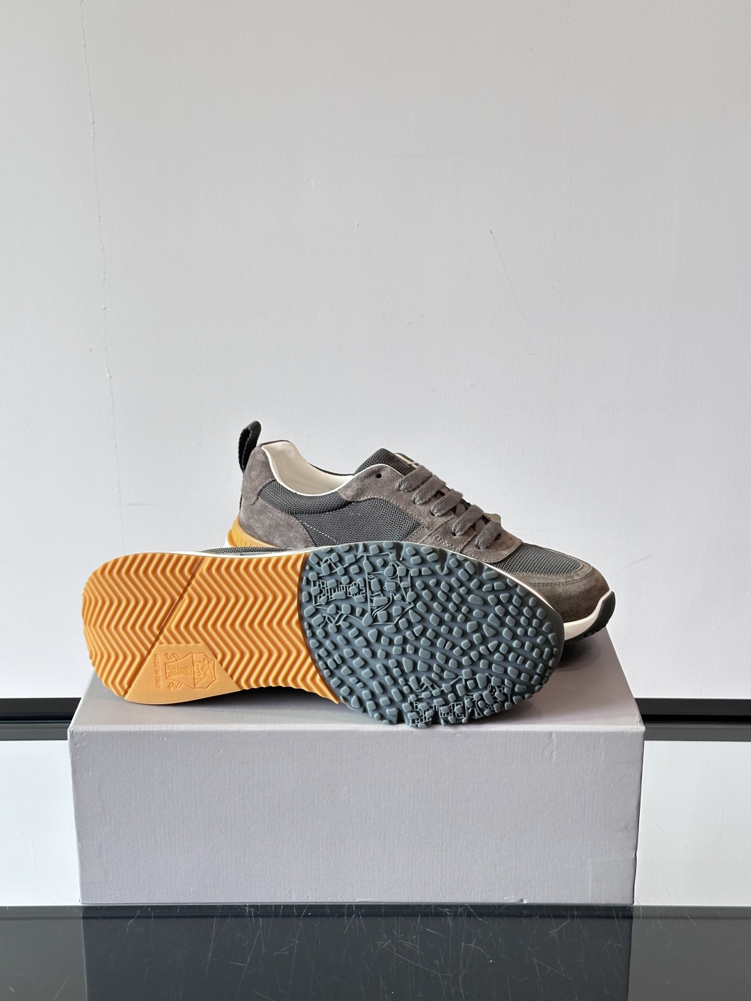 Brunello Cucinelli 新款拼色运动板男鞋 此款运动鞋面料采用意大利进口高丝光水洗翻毛皮和