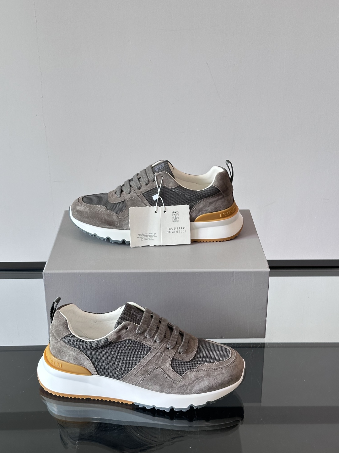 Brunello Cucinelli 新款拼色运动板男鞋 此款运动鞋面料采用意大利进口高丝光水洗翻毛皮和