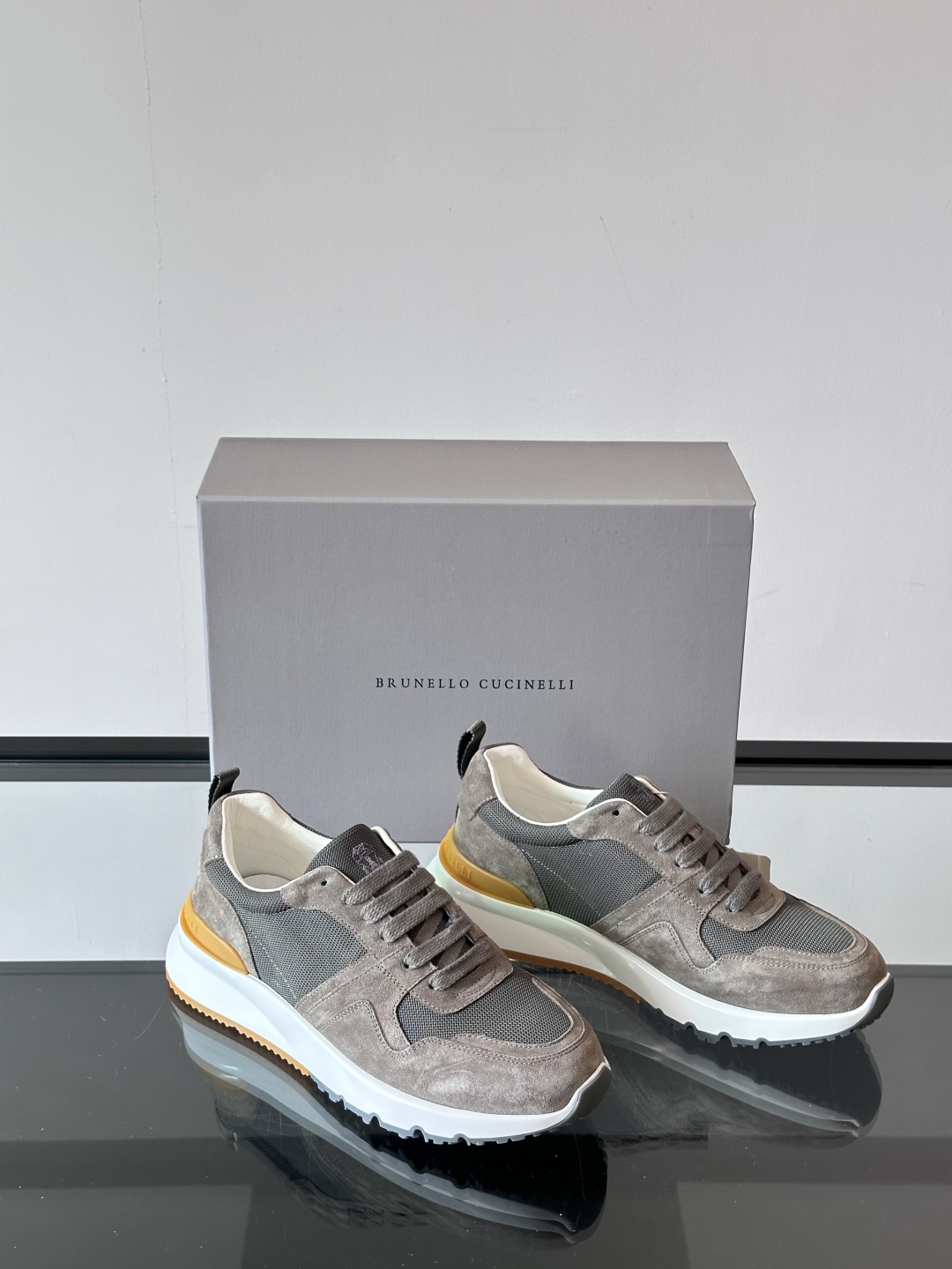 Brunello Cucinelli 新款拼色运动板男鞋 此款运动鞋面料采用意大利进口高丝光水洗翻毛皮和