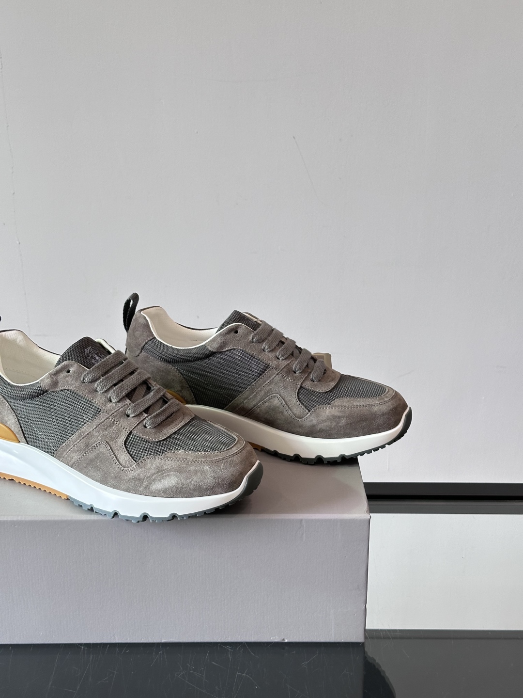 Brunello Cucinelli 新款拼色运动板男鞋 此款运动鞋面料采用意大利进口高丝光水洗翻毛皮和