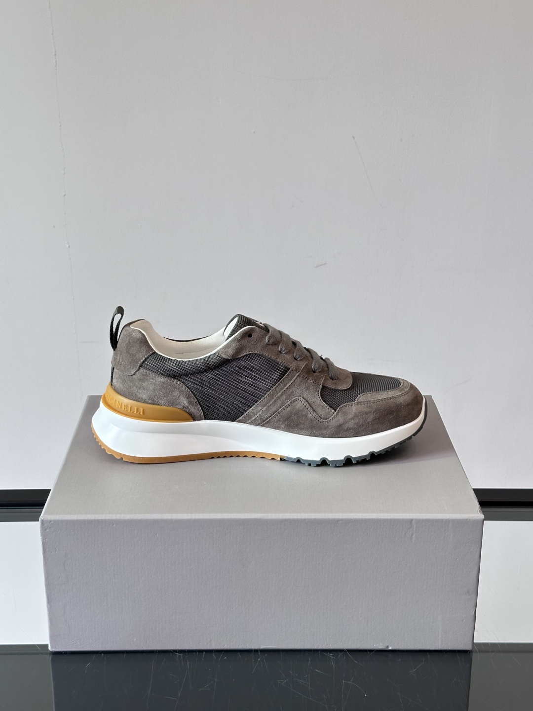 Brunello Cucinelli 新款拼色运动板男鞋 此款运动鞋面料采用意大利进口高丝光水洗翻毛皮和