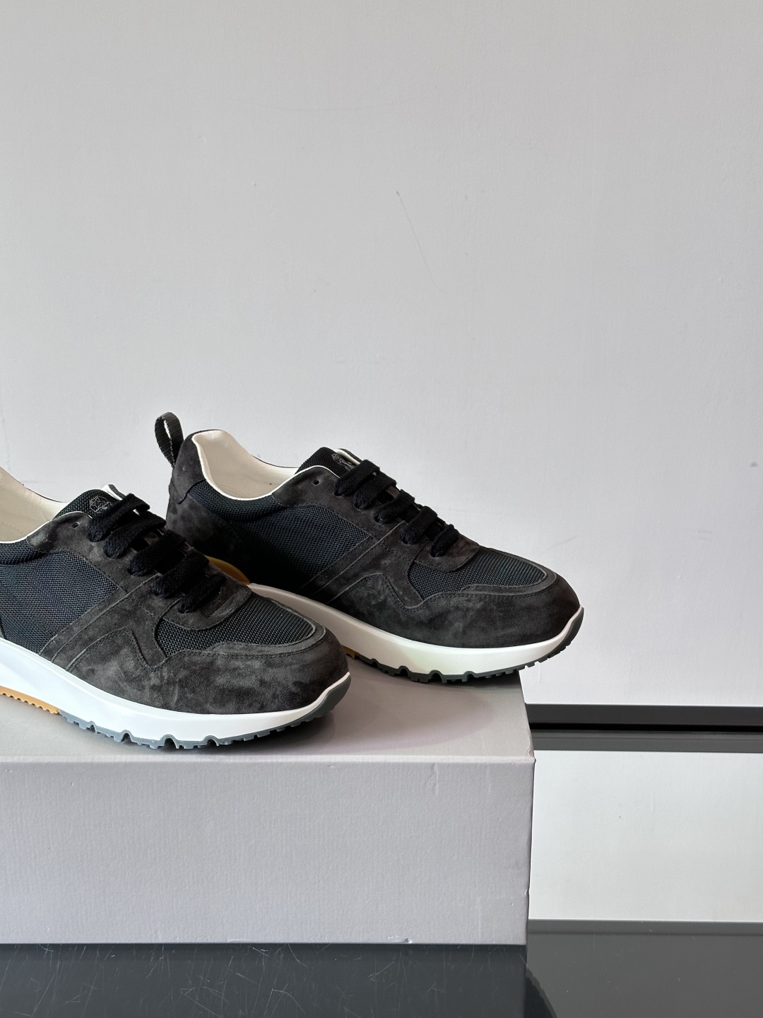 Brunello Cucinelli 新款拼色运动板男鞋 此款运动鞋面料采用意大利进口高丝光水洗翻毛皮和