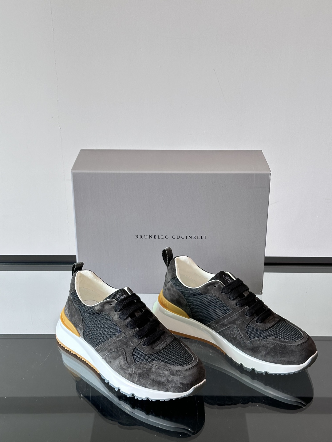 Brunello Cucinelli 新款拼色运动板男鞋 此款运动鞋面料采用意大利进口高丝光水洗翻毛皮和