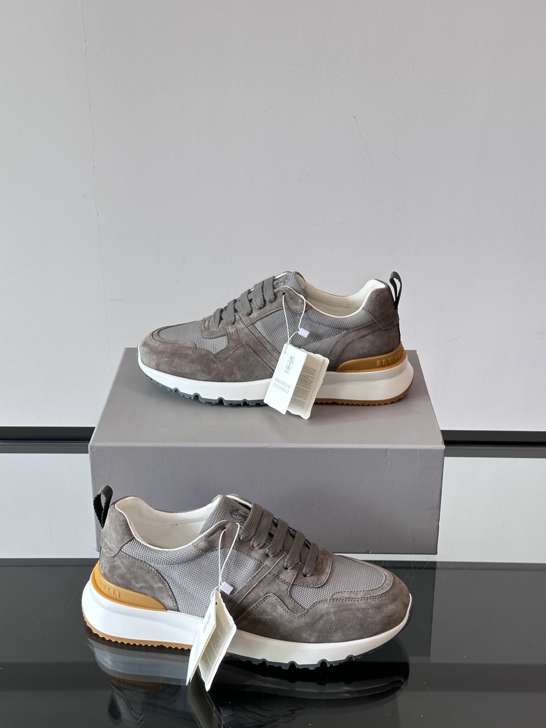 Brunello Cucinelli 新款拼色运动板男鞋 此款运动鞋面料采用意大利进口高丝光水洗翻毛皮和
