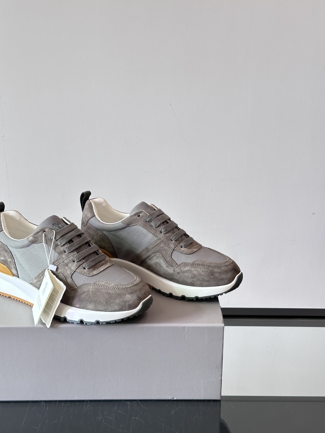 Brunello Cucinelli 新款拼色运动板男鞋 此款运动鞋面料采用意大利进口高丝光水洗翻毛皮和