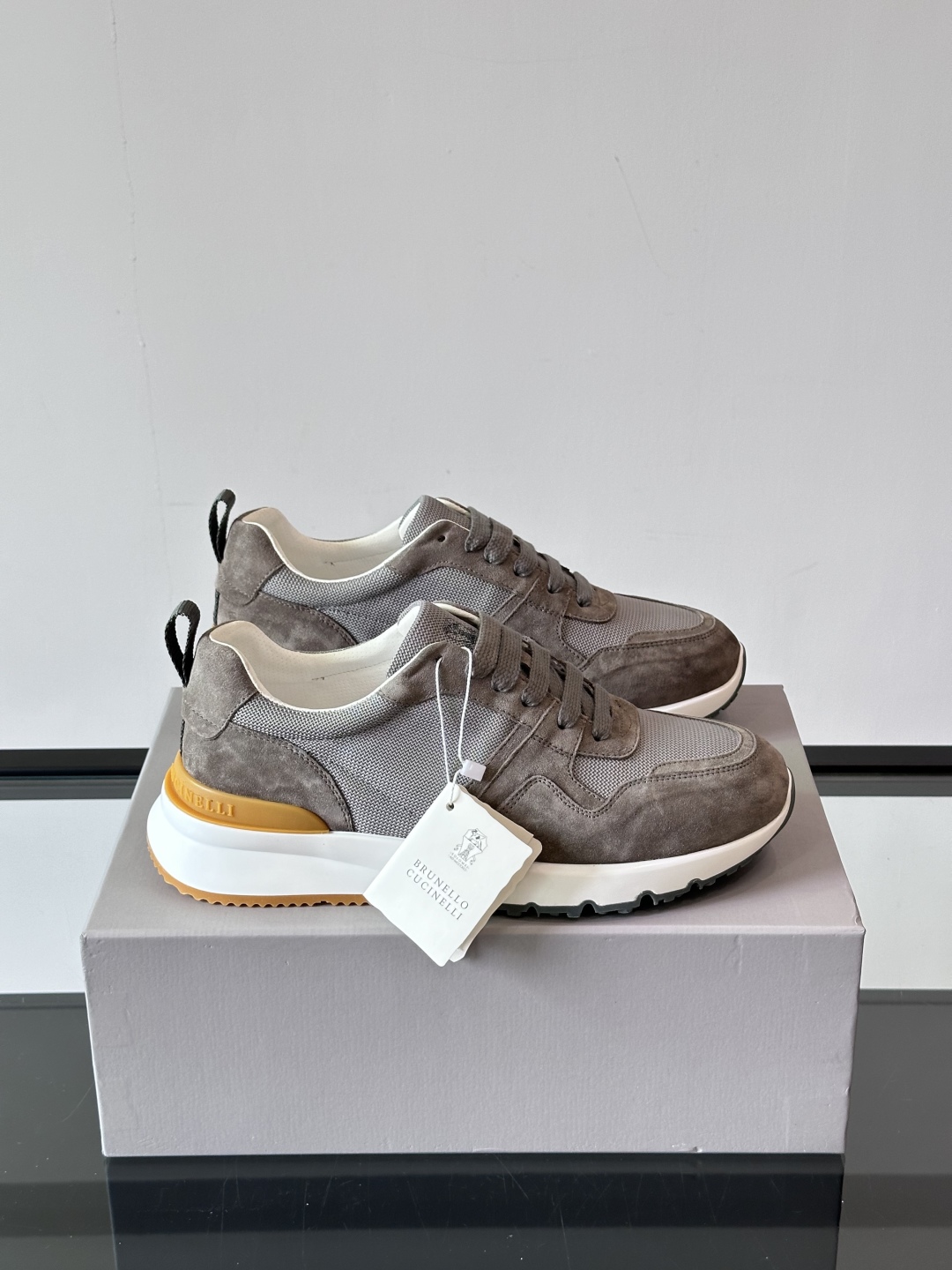 Brunello Cucinelli 新款拼色运动板男鞋 此款运动鞋面料采用意大利进口高丝光水洗翻毛皮和