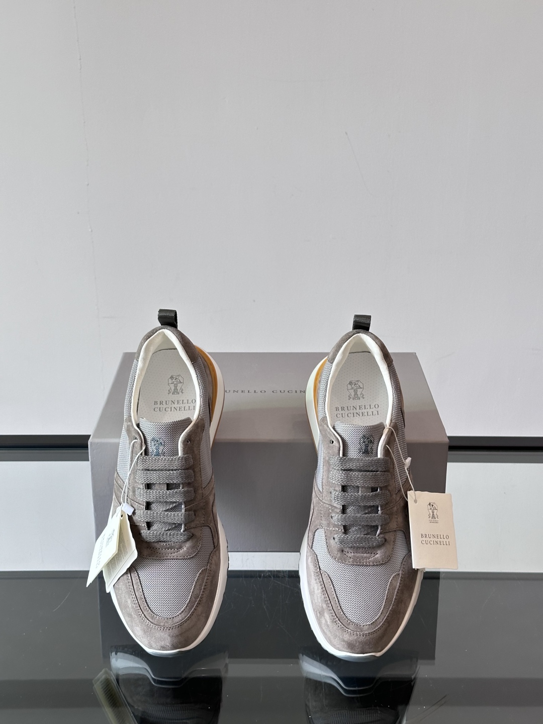 Brunello Cucinelli 新款拼色运动板男鞋 此款运动鞋面料采用意大利进口高丝光水洗翻毛皮和
