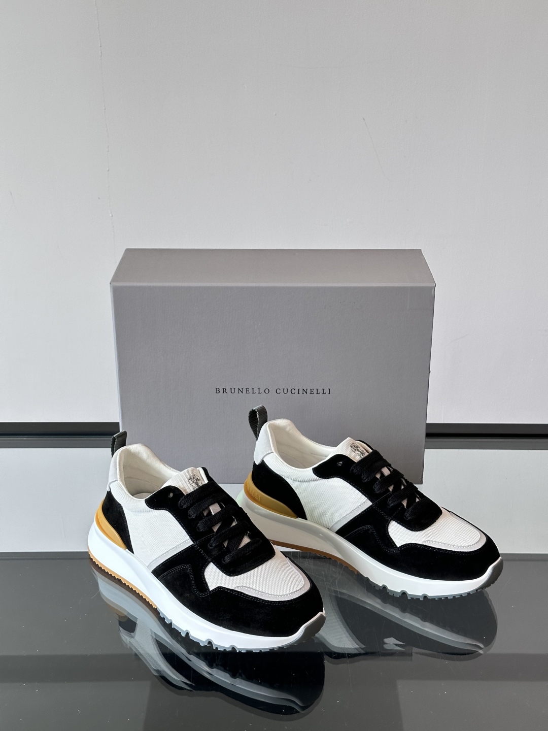 Brunello Cucinelli 新款拼色运动板男鞋 此款运动鞋面料采用意大利进口高丝光水洗翻毛皮和