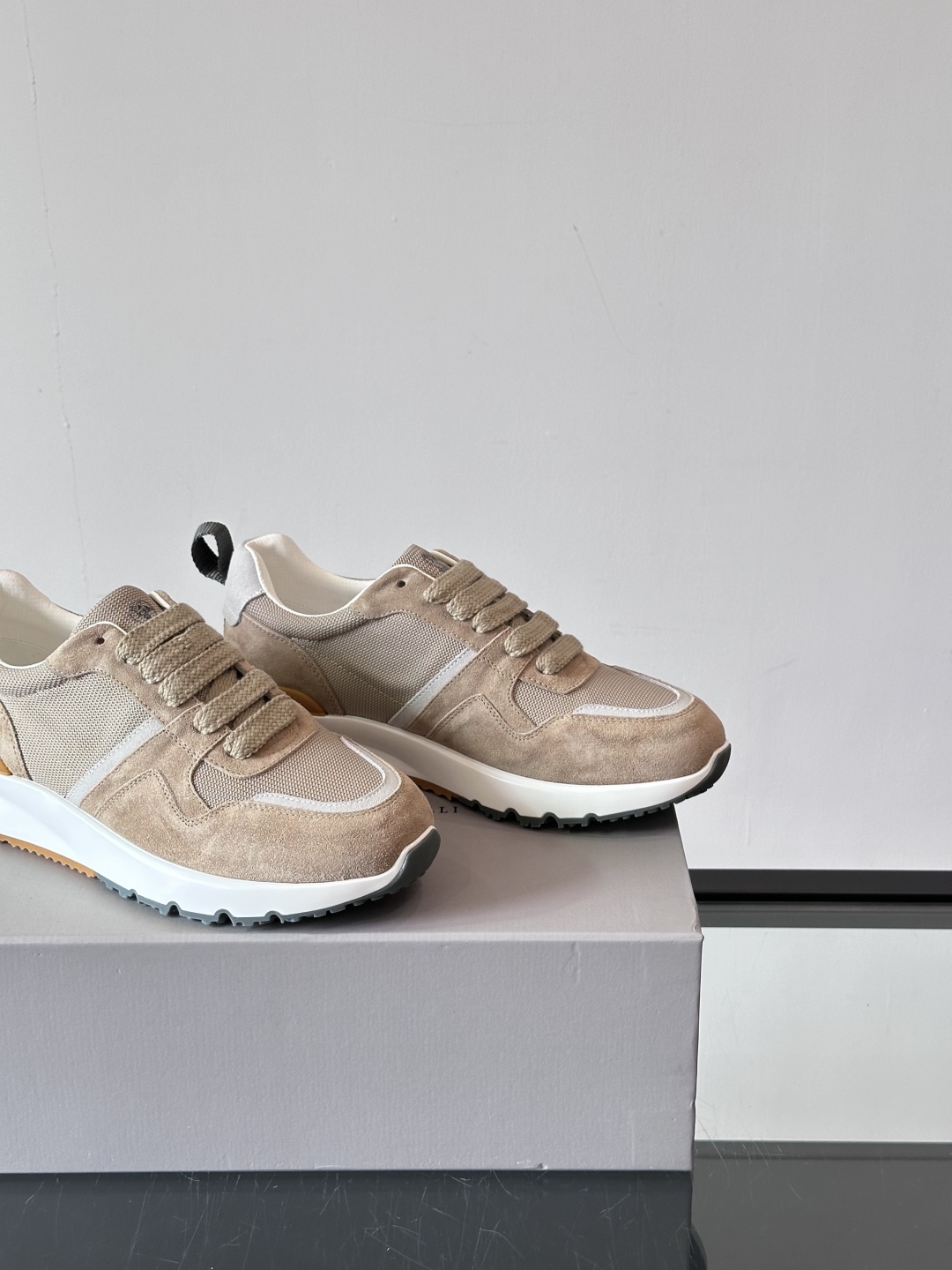 Brunello Cucinelli 新款拼色运动板男鞋 此款运动鞋面料采用意大利进口高丝光水洗翻毛皮和